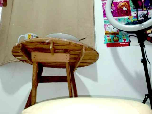 PetiteIvoryqueens webcam