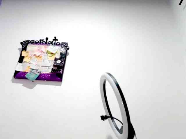 PetiteIvoryqueens webcam