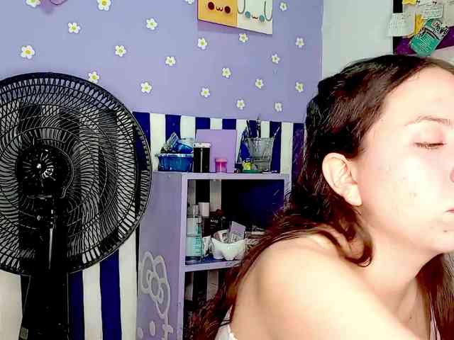 PetiteIvoryqueens webcam