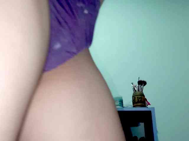 PetiteIvoryqueens webcam