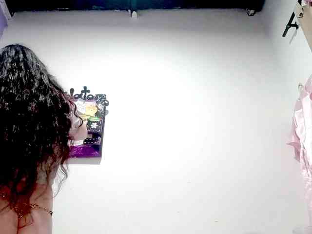 PetiteIvoryqueens webcam