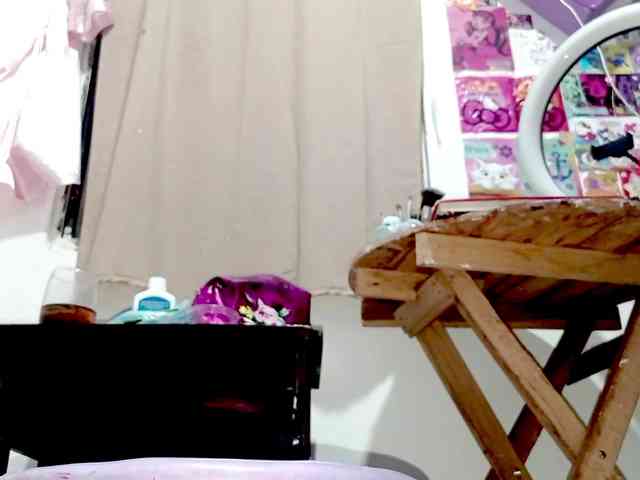 PetiteIvoryqueens webcam