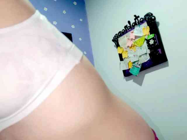 PetiteIvoryqueens webcam