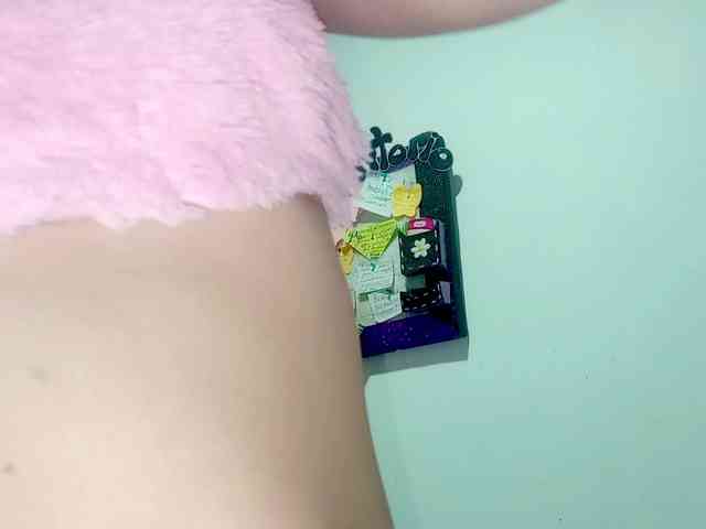 PetiteIvoryqueens webcam