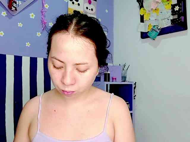 PetiteIvoryqueens webcam
