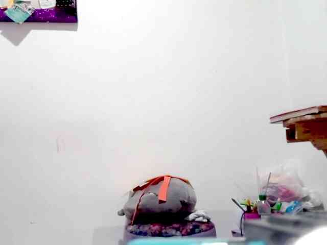 PetiteIvoryqueens webcam