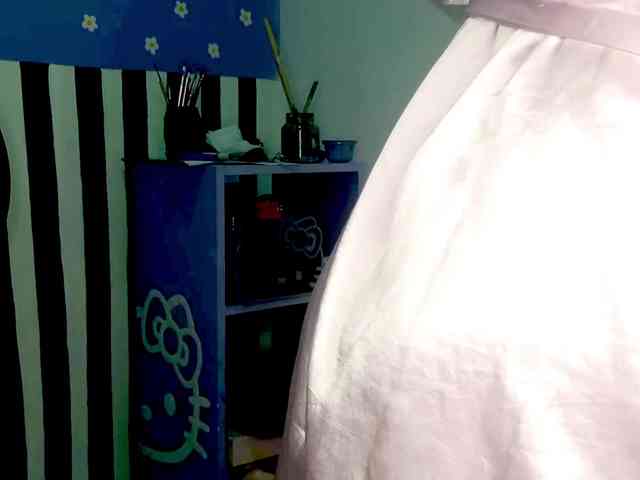 PetiteIvoryqueens webcam