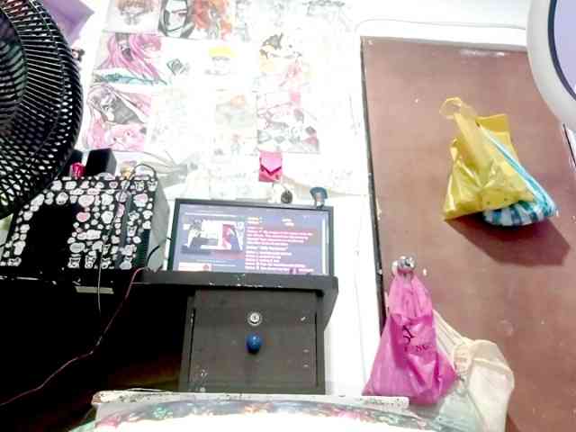 PetiteIvoryqueens webcam