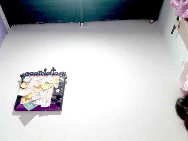 PetiteIvoryqueens webcam