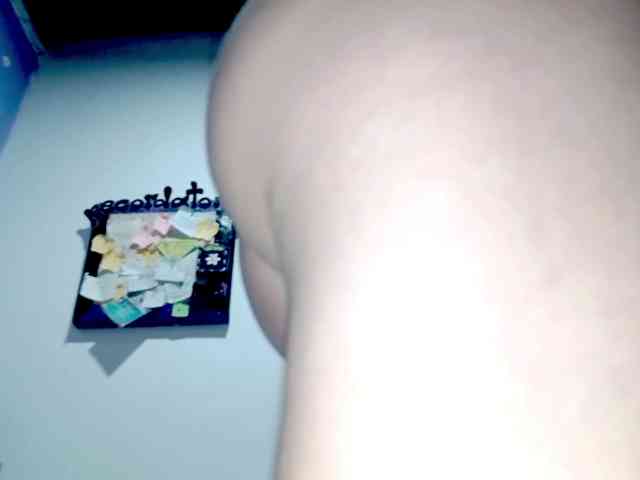 PetiteIvoryqueens webcam