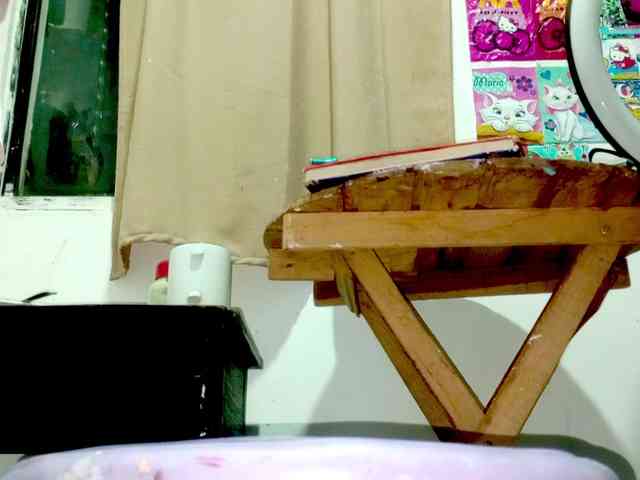 PetiteIvoryqueens webcam