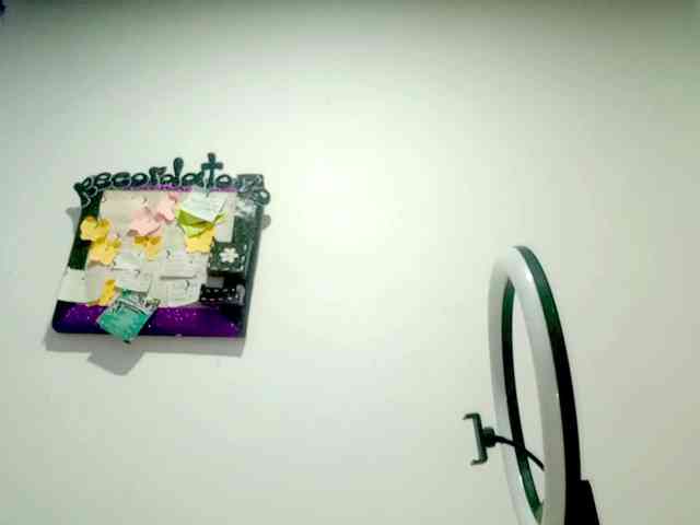 PetiteIvoryqueens webcam