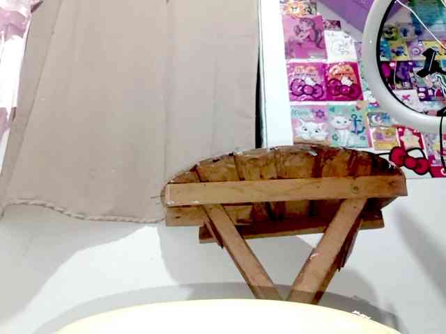 PetiteIvoryqueens webcam