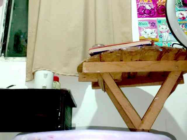 PetiteIvoryqueens webcam