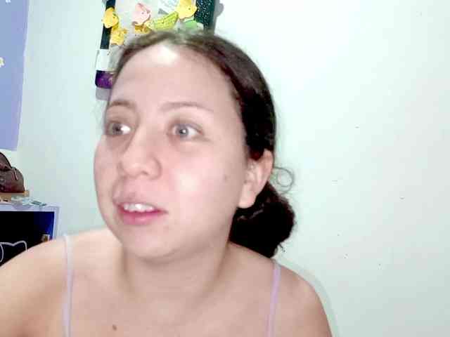 PetiteIvoryqueens webcam