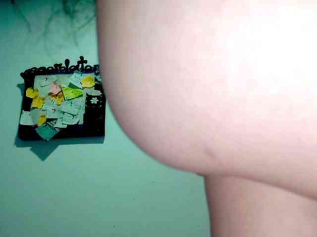 PetiteIvoryqueens webcam