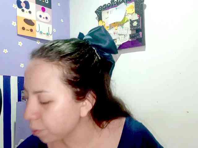 PetiteIvoryqueens webcam