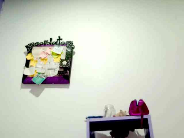 PetiteIvoryqueens webcam