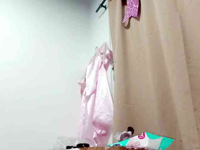 PetiteIvoryqueens webcam
