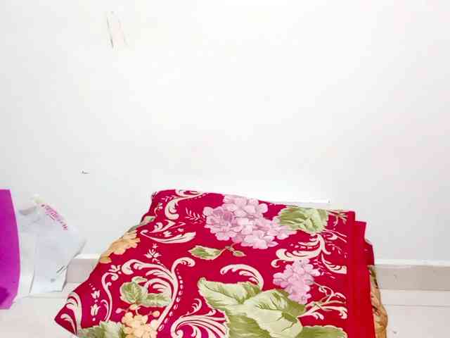 PetiteIvoryqueens webcam