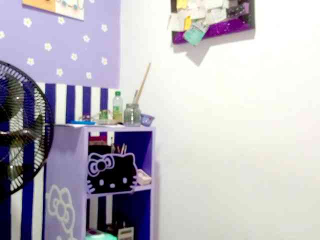 PetiteIvoryqueens webcam