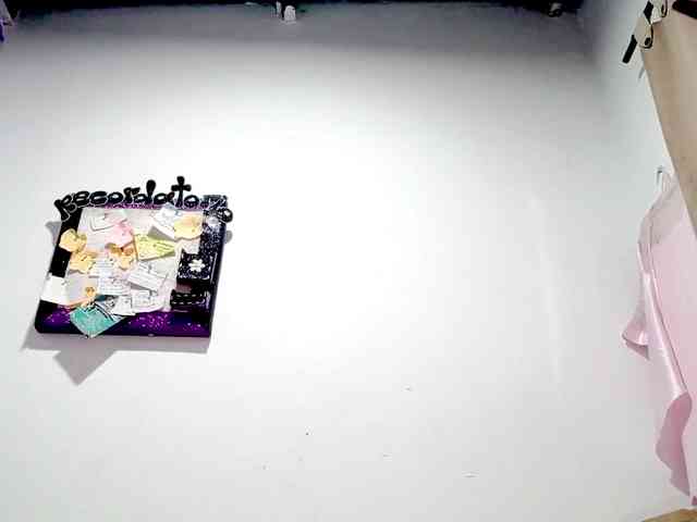 PetiteIvoryqueens webcam