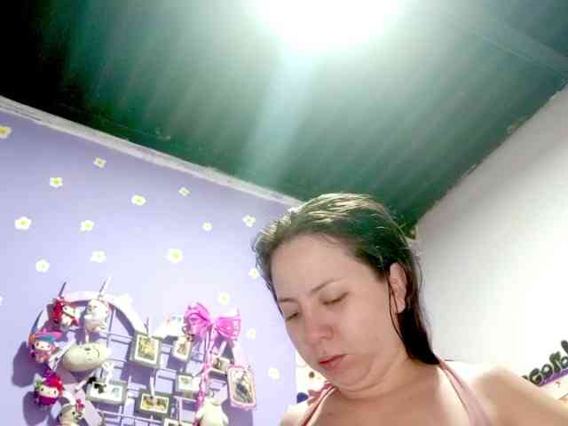PetiteIvoryqueens webcam