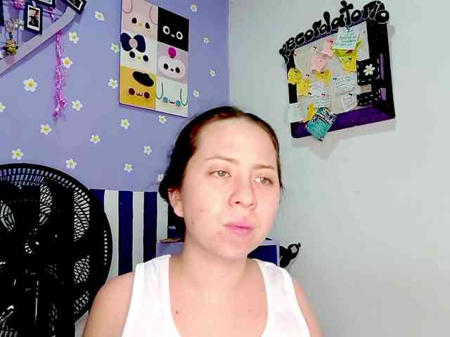 PetiteIvoryqueens webcam