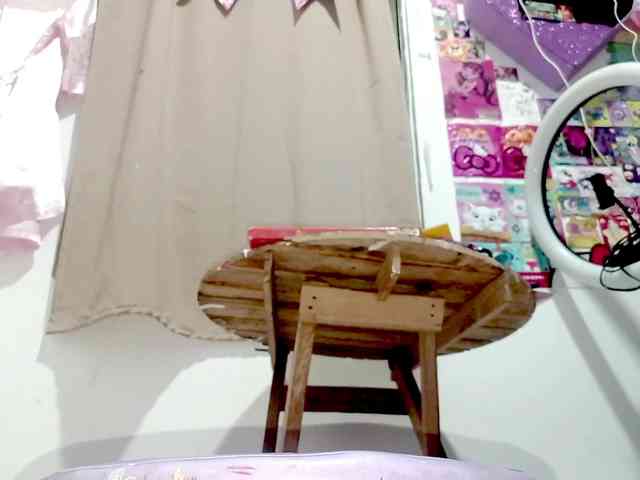 PetiteIvoryqueens webcam
