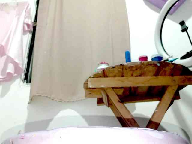PetiteIvoryqueens webcam