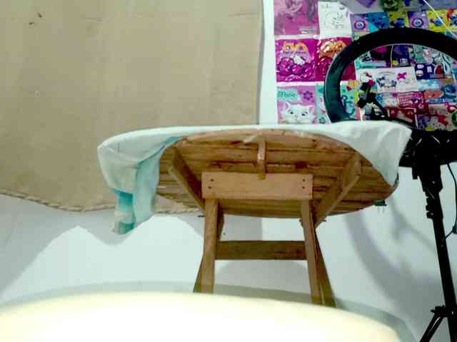 PetiteIvoryqueens webcam