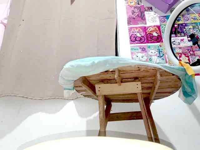 PetiteIvoryqueens webcam