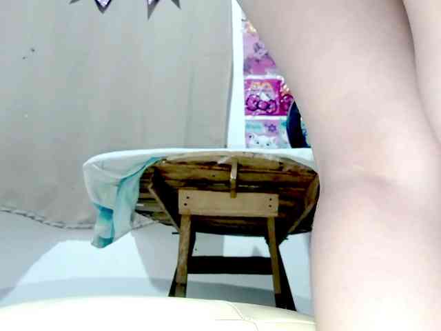 PetiteIvoryqueens webcam