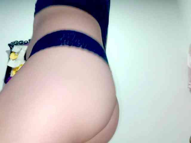 PetiteIvoryqueens webcam