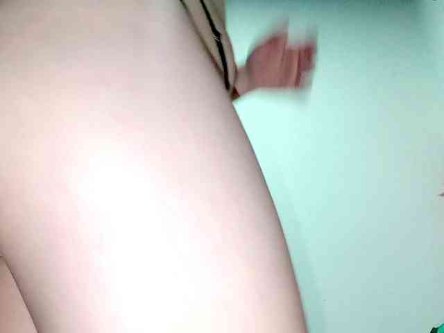 PetiteIvoryqueens webcam