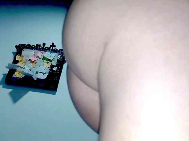 PetiteIvoryqueens webcam
