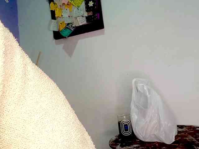 PetiteIvoryqueens webcam