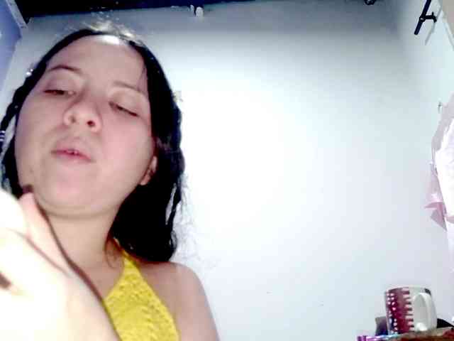 PetiteIvoryqueens webcam