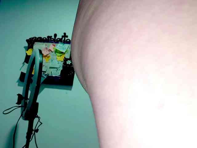 PetiteIvoryqueens webcam