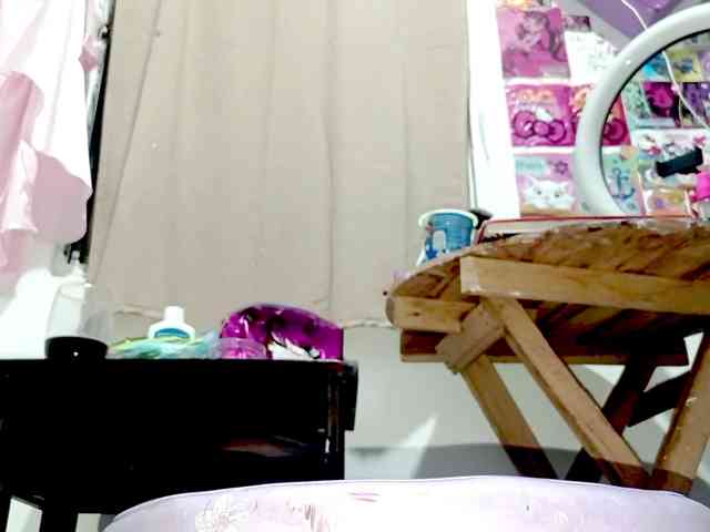 PetiteIvoryqueens webcam