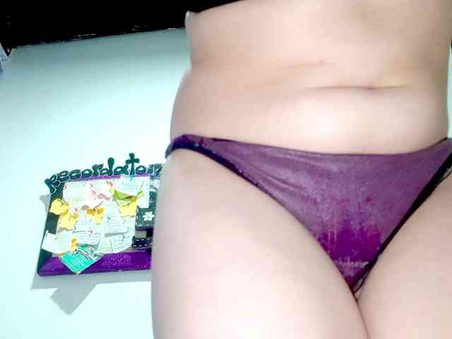 PetiteIvoryqueens webcam