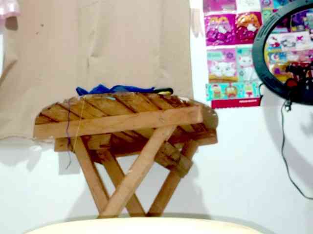 PetiteIvoryqueens webcam
