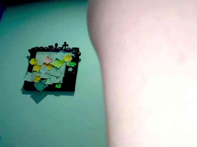 PetiteIvoryqueens webcam