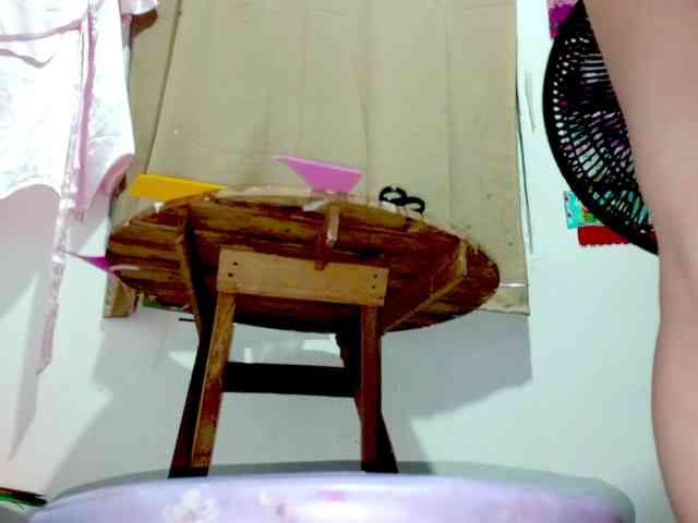 PetiteIvoryqueens webcam