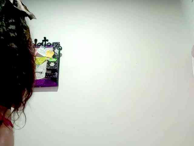 PetiteIvoryqueens webcam