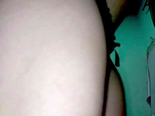 PetiteIvoryqueens webcam