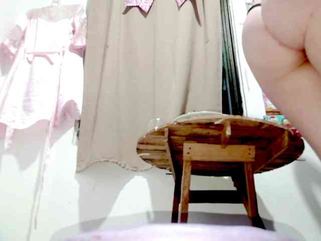 PetiteIvoryqueens webcam