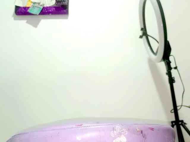 PetiteIvoryqueens webcam