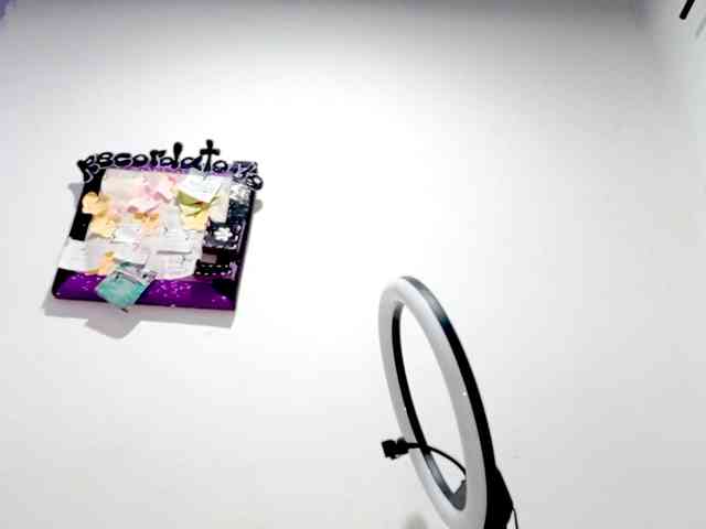 PetiteIvoryqueens webcam