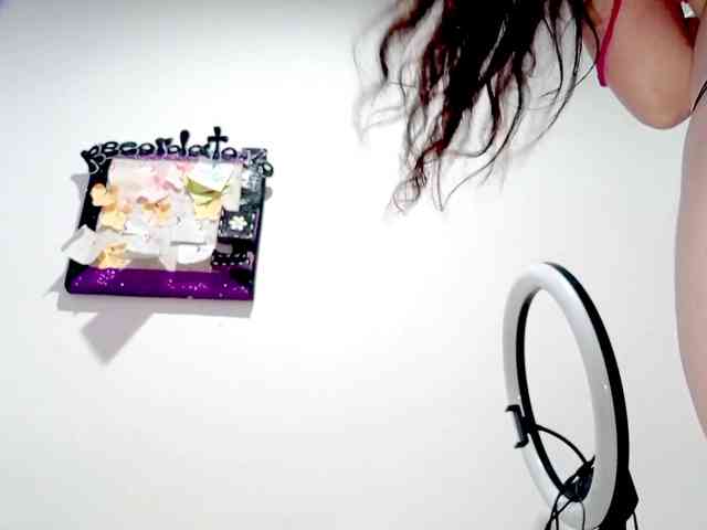 PetiteIvoryqueens webcam